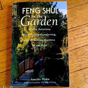 Paperback gardening book